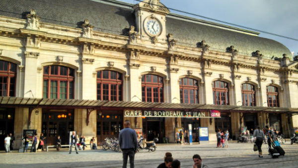 🍇 Bordeaux – Hébergement + Activités + Transport – Image 13